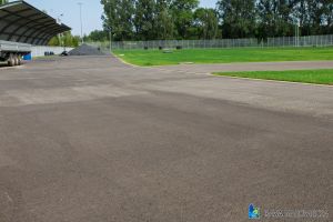 końcowe prace przy budowie bieżni