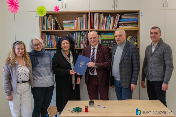 Wspólne działania na rzecz rawskich dzieci – podpisanie umowy na projekt »Razem możemy więcej